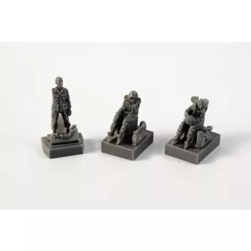   CMK 1:72 AH-1 Sitting pilots (2 figures)a. ground crew(1 figure) f.SpecialHobby