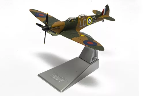 Corgi 1:72 Supermarine Spitfire T9, SM520/ LO-G (G-ILDA), Presented as Spitfire Mk.I X4382 LO-G, RAF No.602 Sqn, Aircraft operated by Spitfires.com, Goodwood Aerodrome