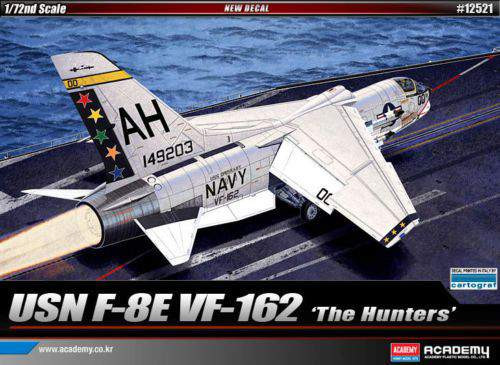 Academy 1:72 Vought F-8E Crusader VF-162 'The Hunters' repülő makett