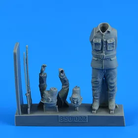   Aerobonus 1:35 Japanese WWII suicide officer for the Japanese Suicide Craft Kaiten II