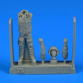 Aerobonus 1:48 Modern Soviet Fighter Pilot with HUD