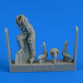 Aerobonus 1:48 Russian Fighter Pilot on the ladder