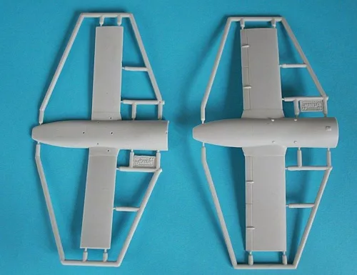 Amodel 1:72 White Knight & SS1