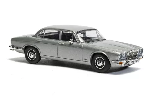 Corgi 1:43 Screen Stars - Ford Capri Mk2 2.0S Diamond White, Jaguar XJ6 Series 2 Silver