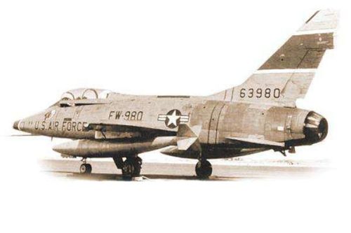 Italeri 1:72 F-100F Super Sabre repülő makett