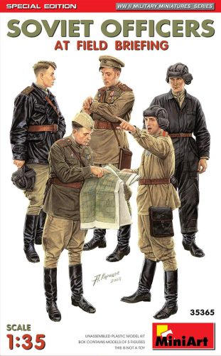 Miniart 1:35 Soviet officers at field briefing Special edition