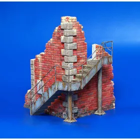 Plus model 1:35 Fabrikecke mit Treppe