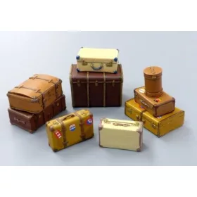 Plus model 1:35 Old suitcases