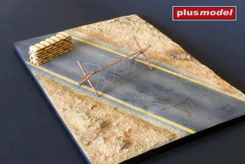 Plus model 1:35 Display base – Road in the desert
