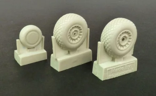 Plus model 1:72 B-26 Marauder early wheels diamond tread