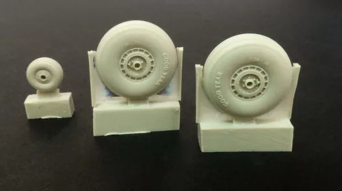Plus model 1:72 C-47 Skytrain wheels without cover