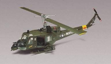 Revell-Monogram 1:48 Huey Hog 15201 helikopter makett