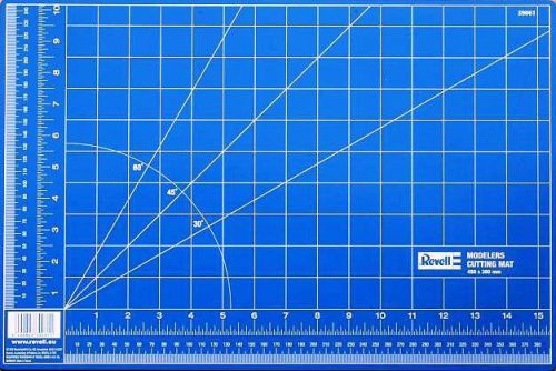 Revell - Vágó alátét /nagy/