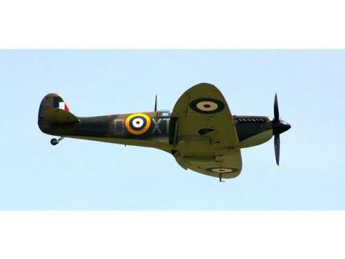 Revell 1:32 Spitfire Mk.II R3986 repülő makett