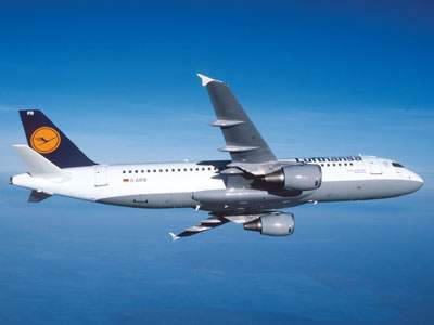 Revell 1:144 Airbus A320 Lufthansa 4267 repülő makett