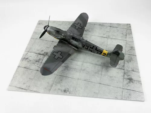 Red Fox Studio 1:35 Concrete Base Square Type 5 380x320mm (Universal)