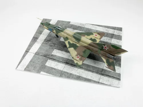 Red Fox Studio 1:48 Modern NATO Airfield Type 5 300x230mm (Universal)