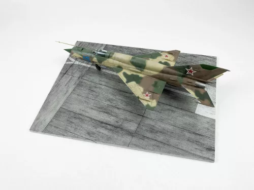 Red Fox Studio 1:48 Modern NATO Airfield Type 6 300x230mm (Universal)