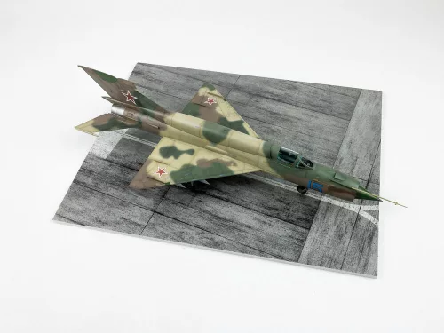 Red Fox Studio 1:48 Modern NATO Airfield Type 6 300x230mm (Universal)