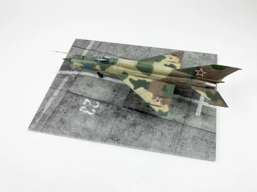 Red Fox Studio 1:48 Modern NATO Airfield Type 7 300x230mm (Universal)