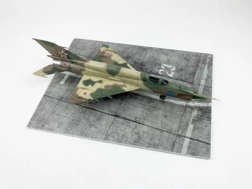 Red Fox Studio 1:48 Modern NATO Airfield Type 7 300x230mm (Universal)