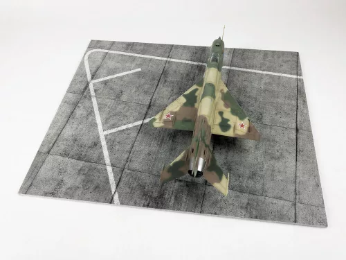 Red Fox Studio 1:48 Modern NATO Airfield Type 5 380x320mm (Universal)