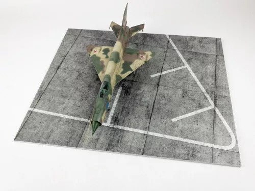 Red Fox Studio 1:48 Modern NATO Airfield Type 5 380x320mm (Universal)