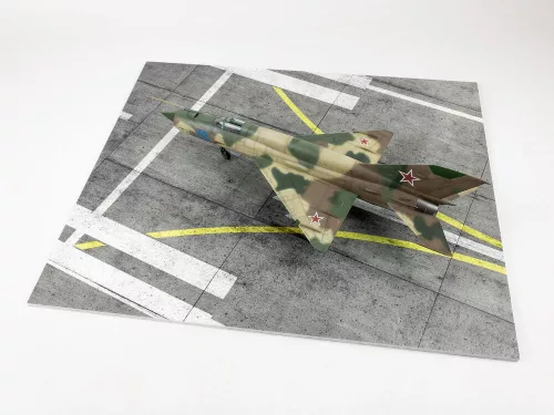 Red Fox Studio 1:48 Modern NATO Airfield Type 6 380x320mm (Universal)