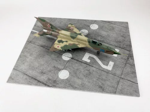 Red Fox Studio 1:48 Modern NATO Airfield Type 7 380x320mm (Universal)