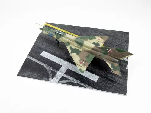 Red Fox Studio 1:48 Modern NATO Airfield Type 8 300x230mm (Universal)