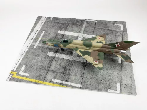 Red Fox Studio 1:48 Modern NATO Airfield Type 8 380x320mm (Universal)