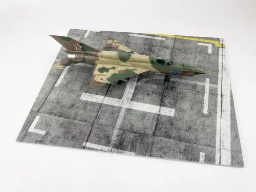 Red Fox Studio 1:48 Modern NATO Airfield Type 8 380x320mm (Universal)