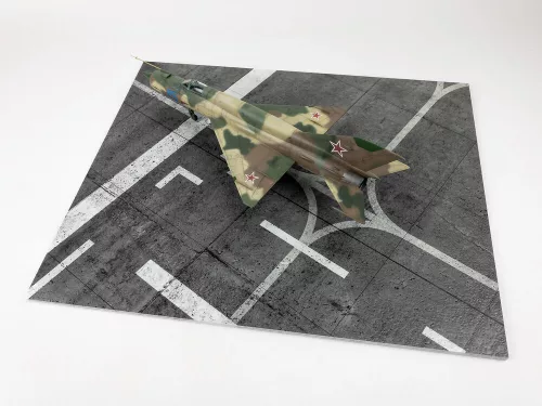 Red Fox Studio 1:48 Modern NATO Airfield Type 10 380x320mm (Universal)