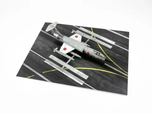 Red Fox Studio 1:72 Modern NATO Airfield Type 2 300x230mm (Universal)