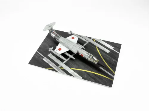 Red Fox Studio 1:72 Modern NATO Airfield Type 2 250x160mm (Universal)