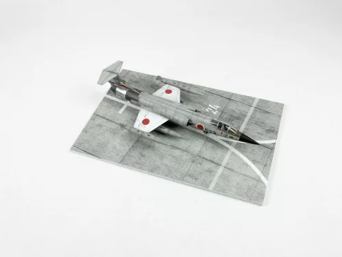 Red Fox Studio 1:72 Modern NATO Airfield Type 3 250x160mm (Universal)