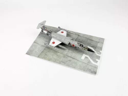 Red Fox Studio 1:72 Modern NATO Airfield Type 4 250x160mm (Universal)