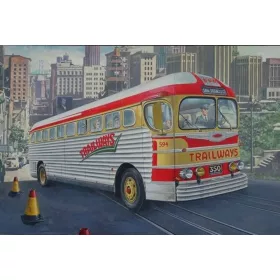   Roden 1:35 GMC PD-3751 "Silverside Trailwagon" Trailways Company