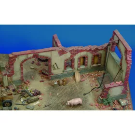 Royal Model 1:35 Farm ruin