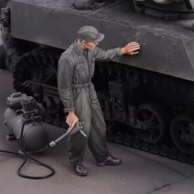 Royal Model 1:35 U.S. mechanic 3D printed