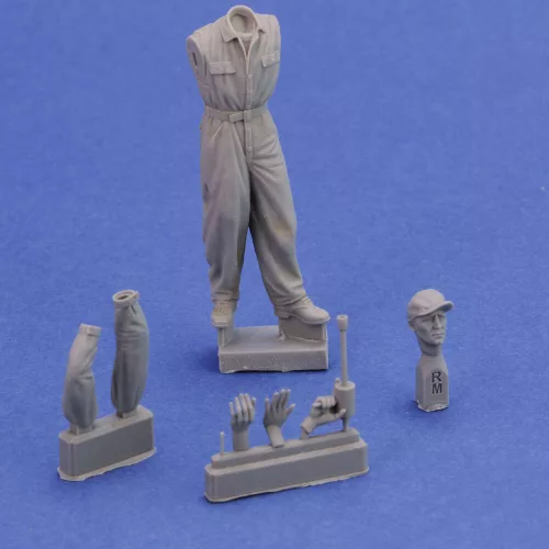 Royal Model 1:35 U.S. mechanic 3D printed