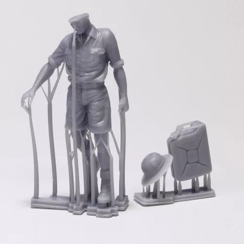 Royal Model 1:35 German DAK soldier holding jerrycan 3D printed