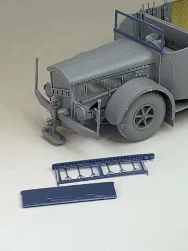 Royal Model 1:72 Windscreen 8.8 cm Flak on 9t Vomag