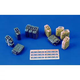 Royal Model 1:35 German WWII Jerricans