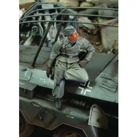   Royal Model 1:35 Obergefreiter "Russia ' 43" (1/35 scale)