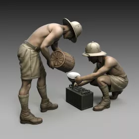 Royal Model 1:35 Italian soldiers battery maintenance
