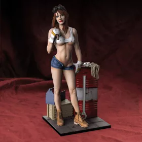 Royal Model Garage girl (75mm)