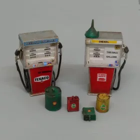 Royal Model 1:35 Modern gas pumps