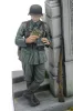 Royal Model German soldier eating - WWII (75 mm)