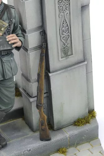 Royal Model German soldier eating - WWII (75 mm)